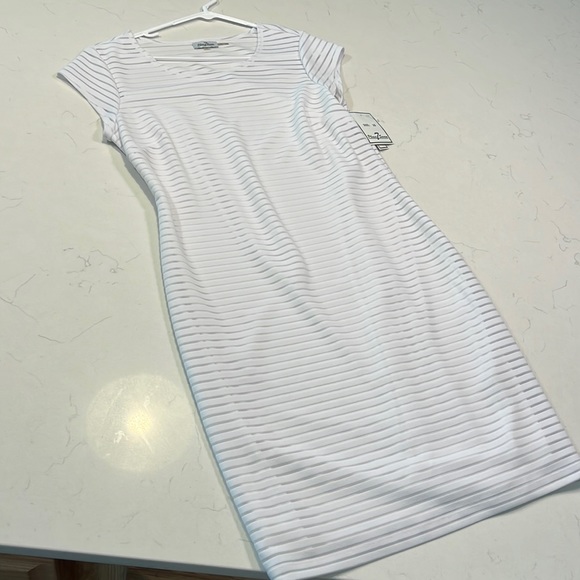 White Summer dress lined with cap sleeves - Picture 1 of 2